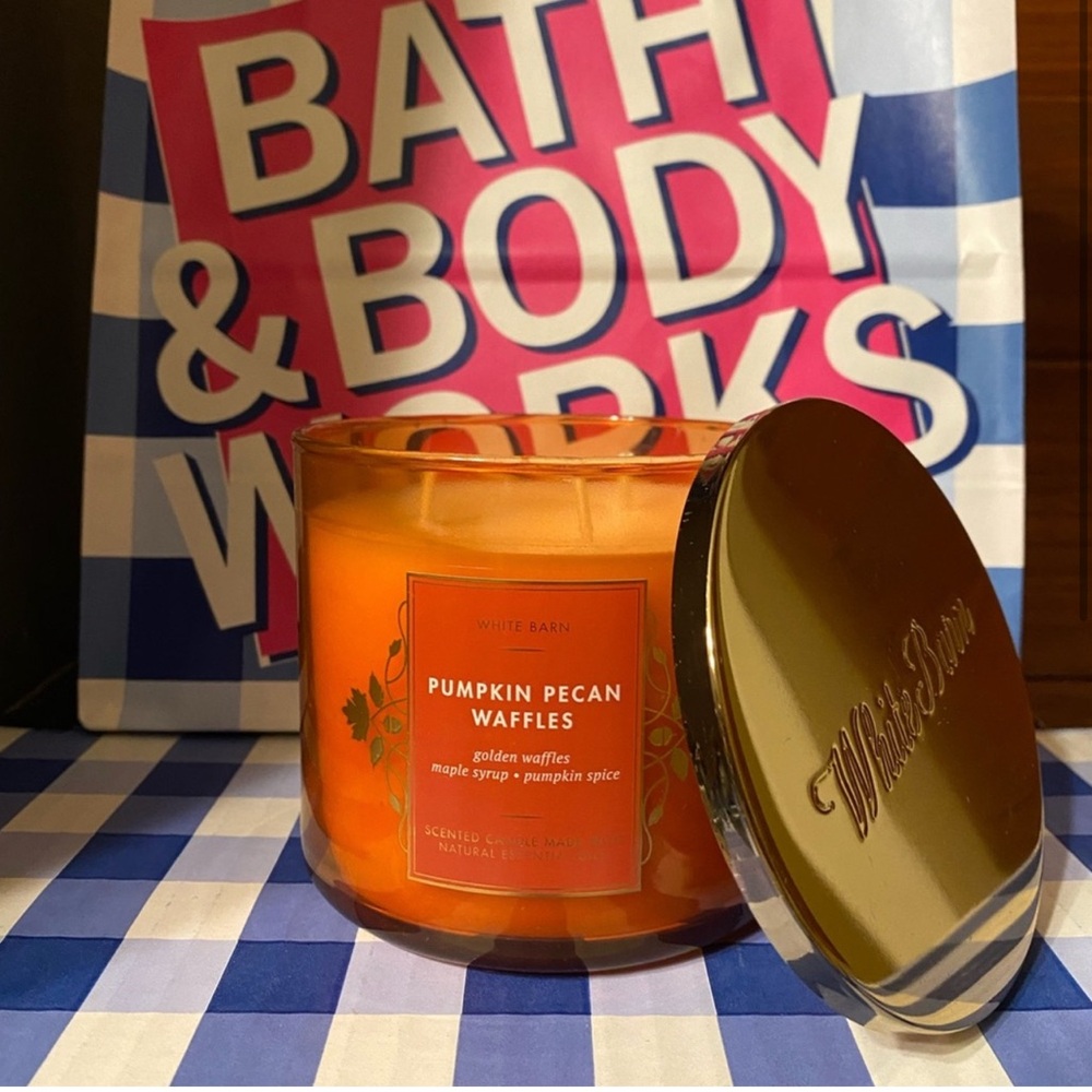 White Barn Pumpkin Pecan Waffles Candle -